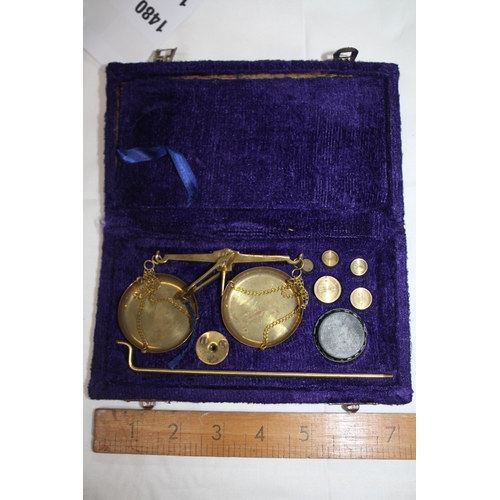 1478 - Velvet lined cased set scales & weights