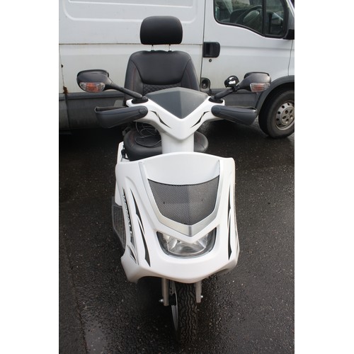 24 - Royale heavy duty mobility scooter- full working order with charger & spare seat