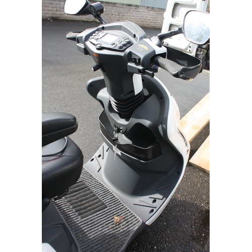 24 - Royale heavy duty mobility scooter- full working order with charger & spare seat