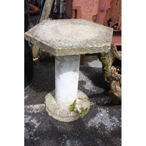 39 - Concrete pedestal stand 21 1/2