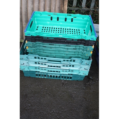 114 - 7 assorted stacking crates