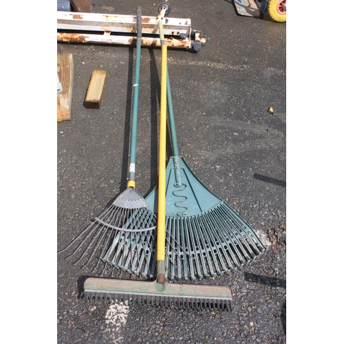 185 - 3 garden rakes- 1 rubber