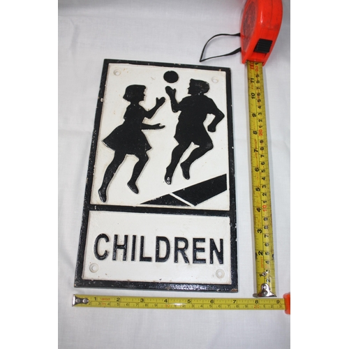 989 - Iron sign Children