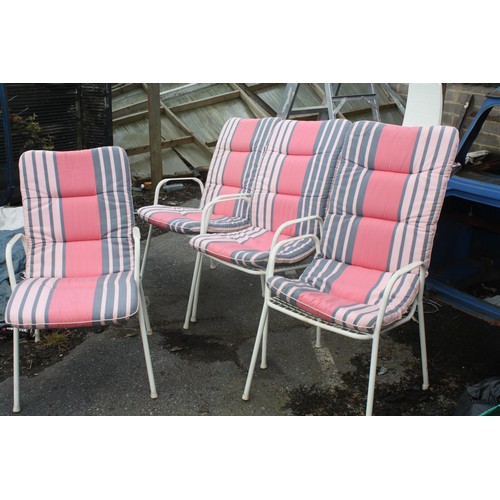 20 - Set 4 metal garden chairs with cushions- inside