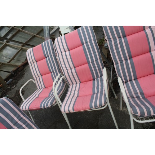 20 - Set 4 metal garden chairs with cushions- inside