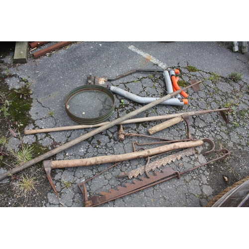 17 - 2 chimney creuks, garden tools & cycle rack