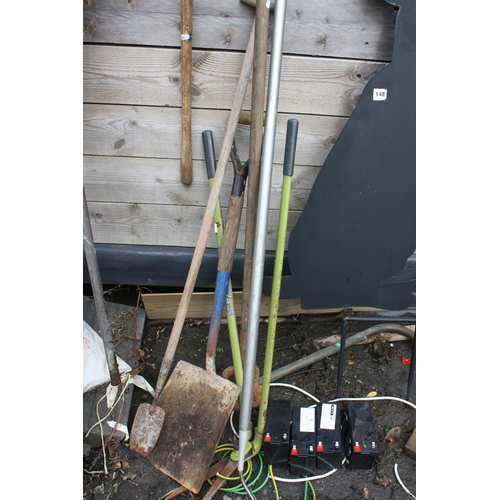 149 - Bundle garden tools