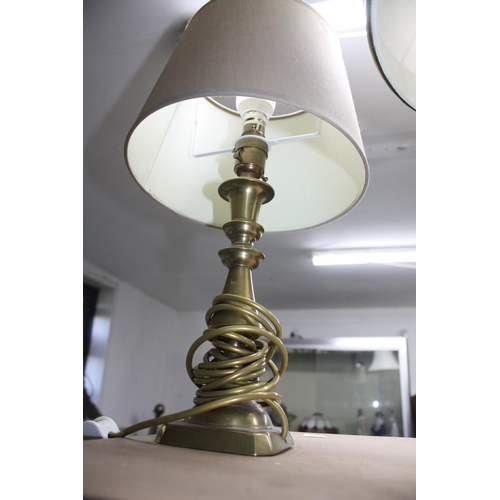 821 - Weighted brass table lamp 16