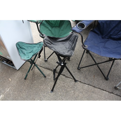 109 - Quantity folding chairs