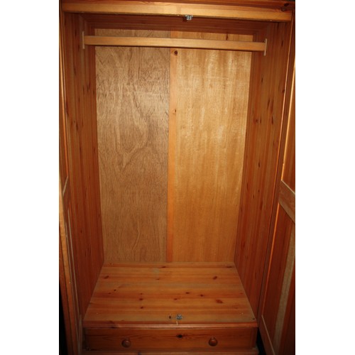 1888 - Pine double wardrobe