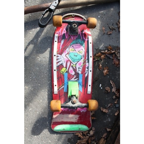 47F - Skateboard & 2 attach childs bike