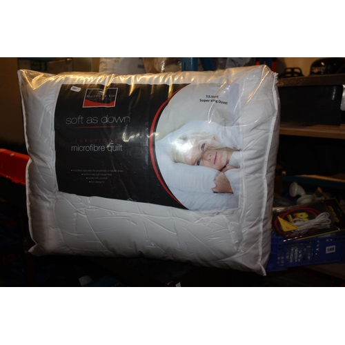 197 - New 13.5 tog super kingsize duvet