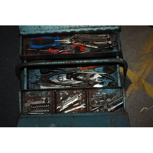 298 - Cantilever tool box tools