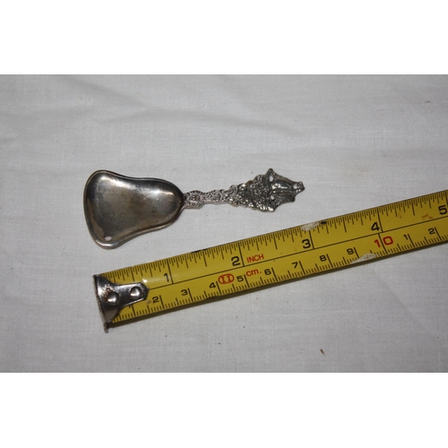 1122 - 850 silver caddy spoon 12 grammes