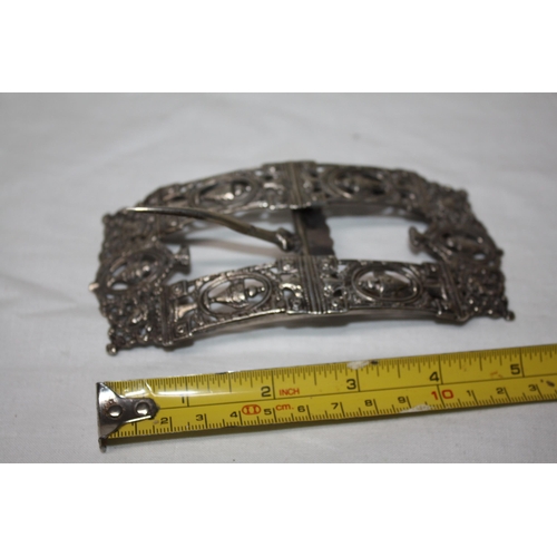 1133 - Silver belt buckle 95 grammes