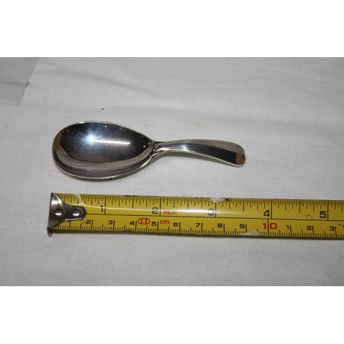 1143 - Silver caddy spoon 19.8 grammes