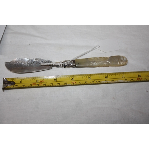 1148 - Silver bladed butter knife with mother of pearl handle