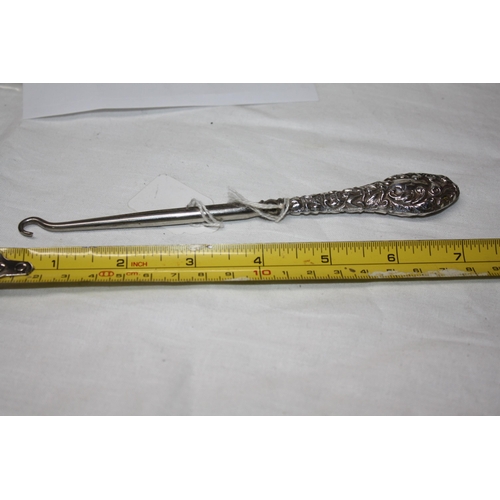 1151 - Silver handled buttonhook