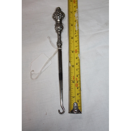 1154 - Silver handled buttonhook