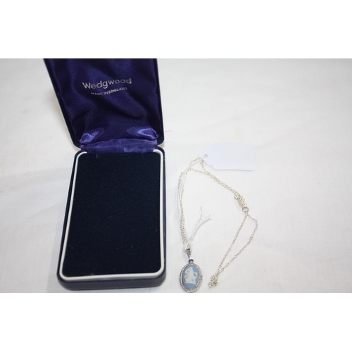 1173 - Boxed Wedgwood silver pendant