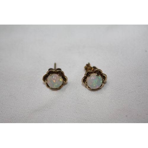 1181 - 9ct gold opal earrings