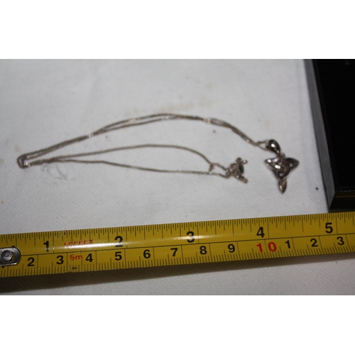 1307 - Boxed silver pendant & chain