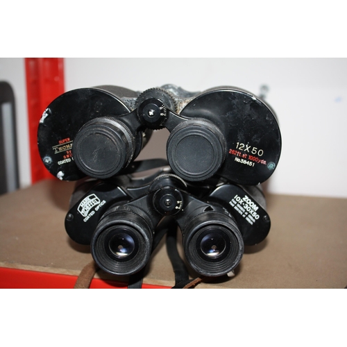 1553 - 2 pairs binoculars