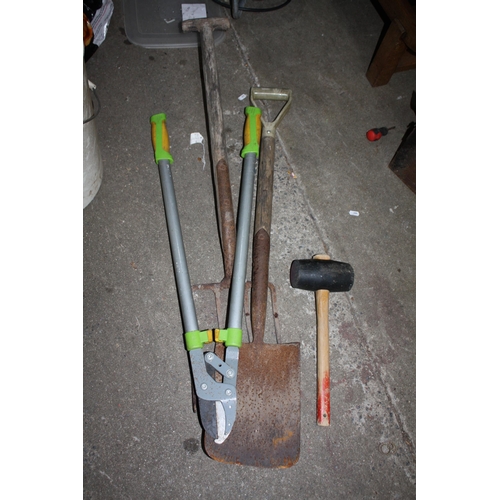 1925 - Loppers, mallet, fork & spade