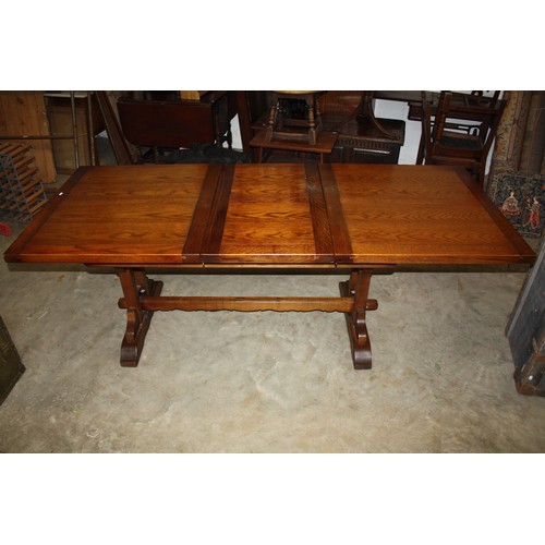 1930 - Oak extending table with extra leaf, 32