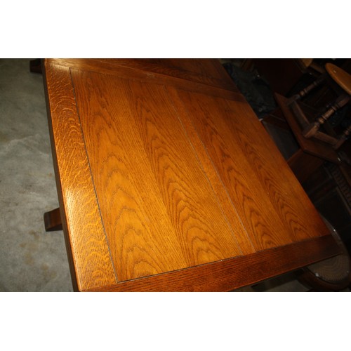 1930 - Oak extending table with extra leaf, 32