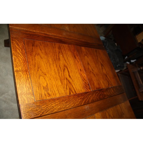 1930 - Oak extending table with extra leaf, 32