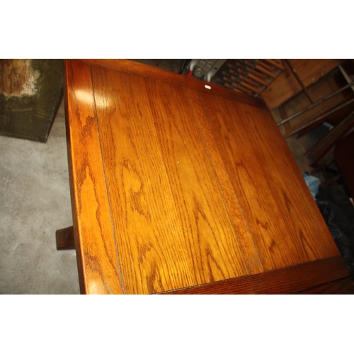 1930 - Oak extending table with extra leaf, 32