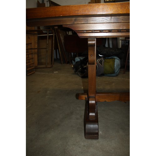 1930 - Oak extending table with extra leaf, 32