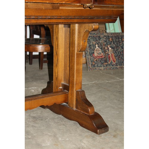 1930 - Oak extending table with extra leaf, 32