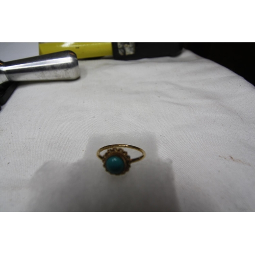 1211 - 9ct gold turquoise stone set ring 1.85 grammes size M