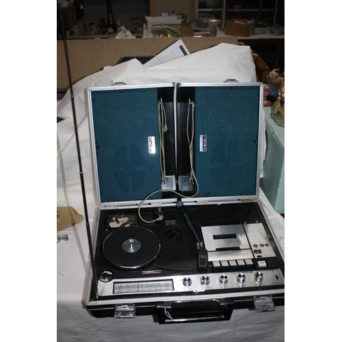 1443 - Vintage Crown stereo record player in suitcase 18