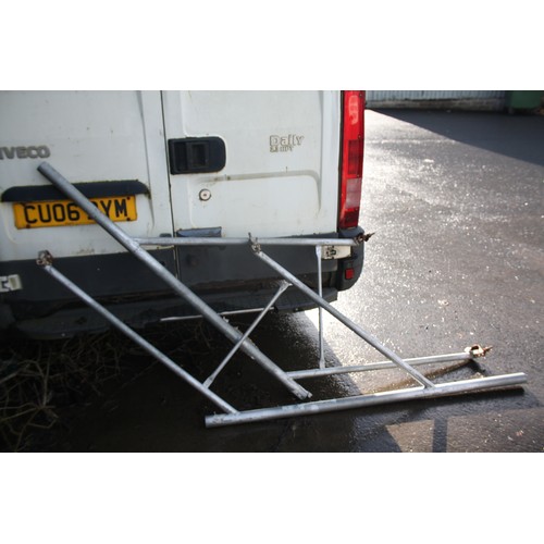 1A - Tower scaffold complete with safety braces,4 cross braces & 4 plinths- 4 feet x 4feet