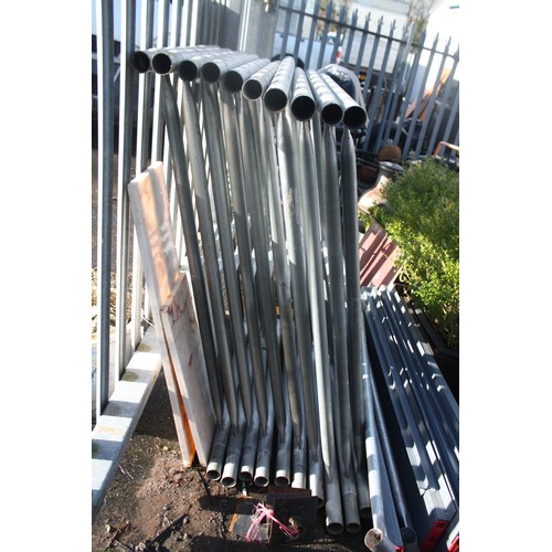 1A - Tower scaffold complete with safety braces,4 cross braces & 4 plinths- 4 feet x 4feet