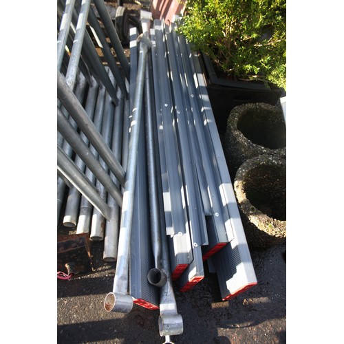 1A - Tower scaffold complete with safety braces,4 cross braces & 4 plinths- 4 feet x 4feet