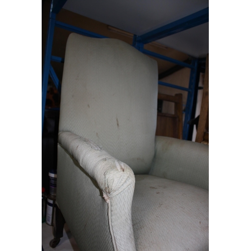 1390 - Upholstered chair for restoration 40