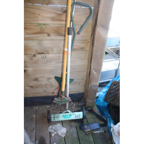 75 - Florabest moss scraper, rake etc