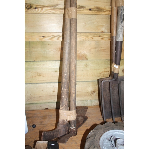 79 - 2 x mattocks