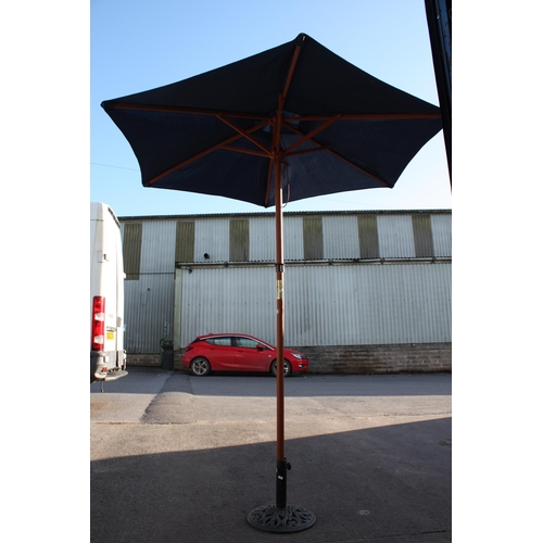 102 - Iron parasol base with umbrella (good condition)