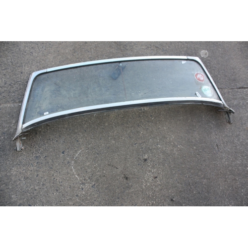 105 - MG Midget windscreen