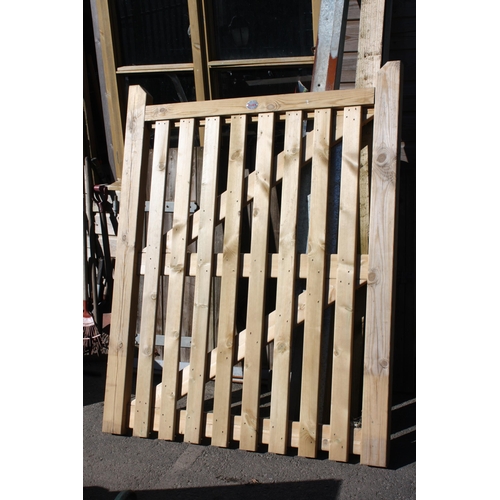 115 - New Ruby garden gate 59