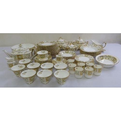 79 - Royal Crown Derby, Green Derby Panel A1237 L111 dinner service to include plates, bowls, cups, sauce... 