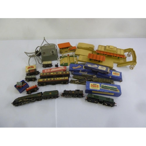 431 - A quantity of Hornby Dublo model railway to include engines, rolling stock, track and accessories