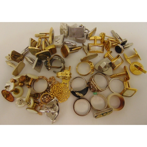 278 - A quantity of costume jewellery to include cufflinks, studs and rings