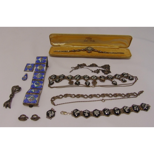 281 - A quantity of costume jewellery to include bracelets, necklaces and a wristwatch