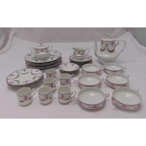 114 - A Haviland Limoges Artois dinner service to include plates, a coffee pot, cups and saucers (39)